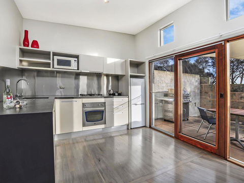 HEARN'S BEACHSIDE VILLA 2 - Accommodation Yamba 1