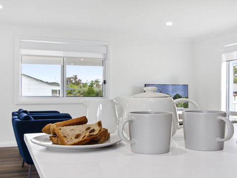 Heartland And Burrows - 450m To Beach - Accommodation Yamba 1