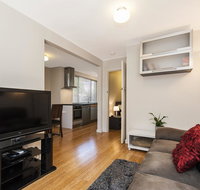 Hensman 01 - Accommodation Yamba