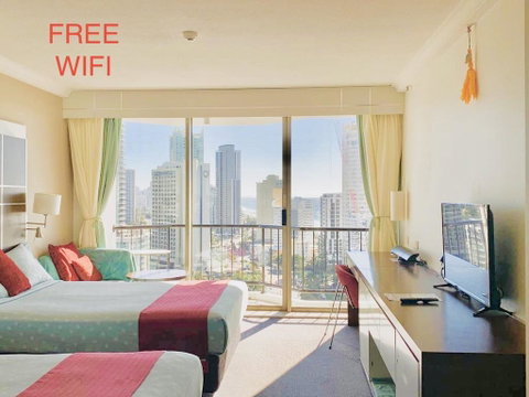 High Floor Twin Share With Ocean View At Surfers Paradise - Hotel Studio - Accommodation Yamba 0