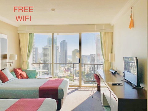 High Floor Twin Share With Ocean View At Surfers Paradise - Hotel Studio - Accommodation Yamba 1
