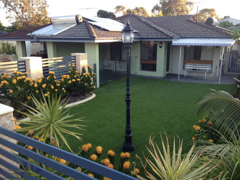 Hillarys Holiday Home - Accommodation Yamba 0