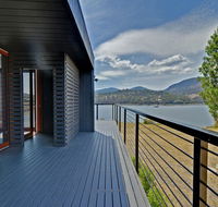 Hobart Waterfront Luxury Retreat - Accommodation Yamba