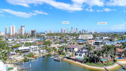 Holidays House Almafi Drive Surfers Paradise - Accommodation Yamba 3