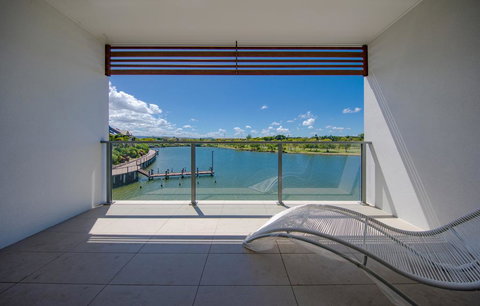 HomePlus - Lakeview Morden Townhouse - Accommodation Yamba 0