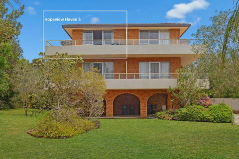 HOPEVIEW HAVEN 5 - DUNBOGAN ACCOMODATiON - Accommodation Yamba 0