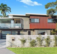 Horizons at Currarong - architecturally designed beach house - Accommodation Yamba