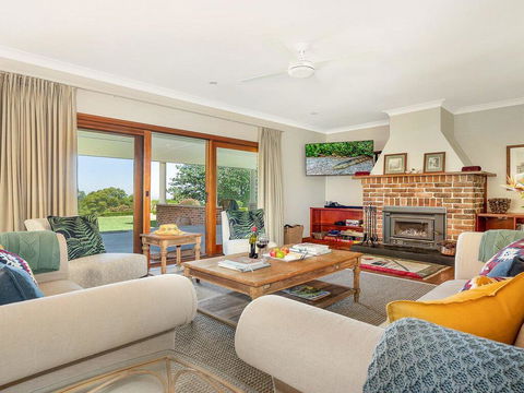Jaspers Brush - Tranquil Gardens & Stunning Views - Accommodation Yamba 2