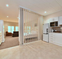King I - you can honestly walk to Bimbadgen and Hope Estate concerts - Accommodation Yamba