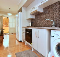 King II - you can honestly walk to Bimbadgen and Hope Estate concerts - Accommodation Yamba