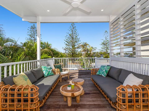 KINGY BEACH HOUSE @ 162 - Accommodation Yamba 2