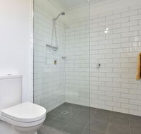 Kinloch Cottage renovated to new on Daisy Hill Vineyard - Accommodation Yamba