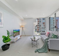 KOZYGURU MASCOT WALK TO STATION MODERN DESIGNER 2 BED APT FREE PARKING NMA260-312 - Accommodation Yamba