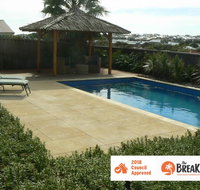 La Mer - Home with a Pool - Accommodation Yamba