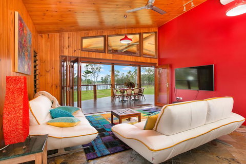 Lake Tinaroo Waterfrontage - Accommodation Yamba 0