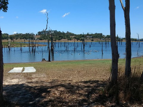 Lake Tinaroo Waterfrontage - Accommodation Yamba 2