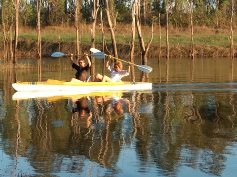 Lake Tinaroo Waterfrontage - Accommodation Yamba 3