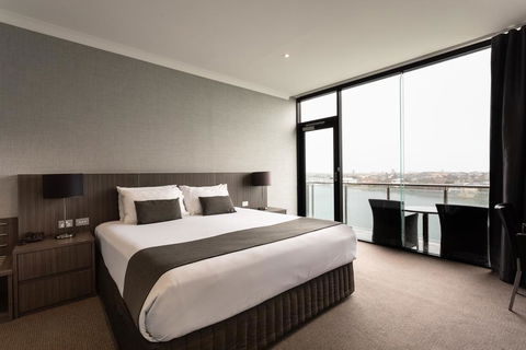 Lakes Hotel - Accommodation Yamba 2
