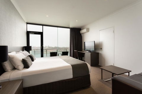 Lakes Hotel - Accommodation Yamba 3