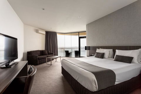 Lakes Hotel - Accommodation Yamba 1