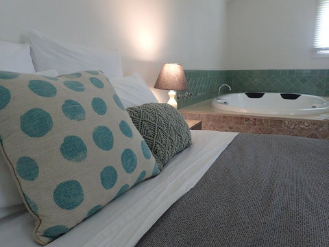 Lauristina Spa Cottage - Accommodation Yamba 1