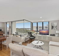Light filled apartment with sweeping harbour views - Accommodation Yamba