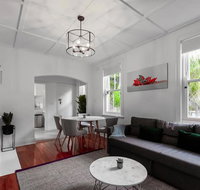 Luxurious Historic Home with Harbour Bridge Views - Accommodation Yamba