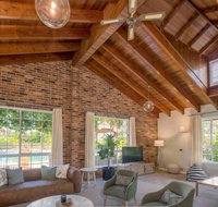 Luxurious Home on 5 Acres Close to CBD - Sleeps 18 - Accommodation Yamba