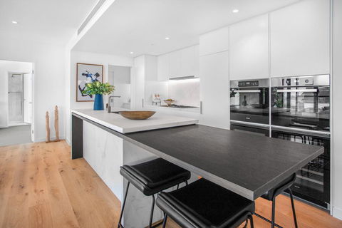 Luxury 3-Bed Apartment Near Valley Shops And Bars - Accommodation Yamba 1