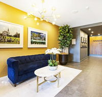 Luxury Apartment Opposite Train Station in Cannon Hill and 17 minutes from the City - Accommodation Yamba
