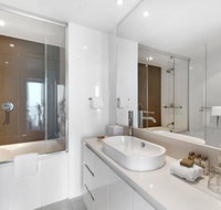 Luxury Hotel with Ocean View in Surfers Paradise - Accommodation Yamba
