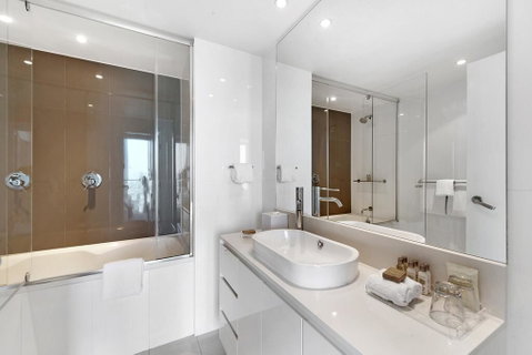 Luxury Hotel With Ocean View In Surfers Paradise - Accommodation Yamba 0