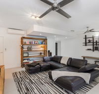 Luxury Pool Side Apartment in Beachfront Resort - Accommodation Yamba