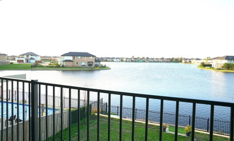 Luxury Waterfront Villa In Sanctuary Lakes - Accommodation Yamba 2
