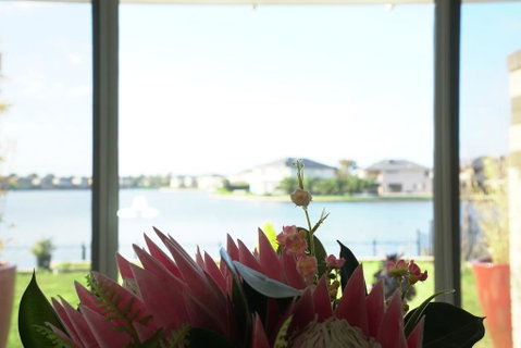 Luxury Waterfront Villa In Sanctuary Lakes - Accommodation Yamba 3