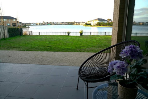 Luxury Waterfront Villa In Sanctuary Lakes - Accommodation Yamba 1