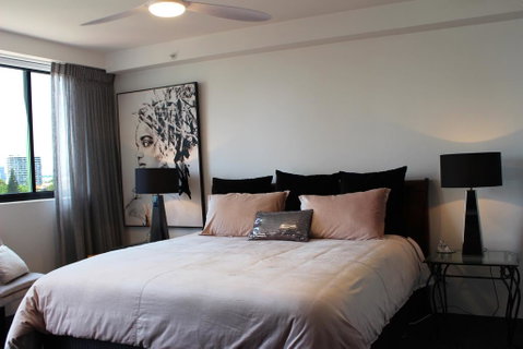 Main Beach Apartment At The Meriton - Accommodation Yamba 3