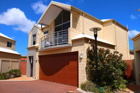 MANDURAH On The TERRACE - Accommodation Yamba 0