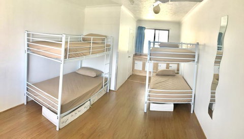 Maxmee Resort (formally Surfers Paradise Backpackers) - Accommodation Yamba 1