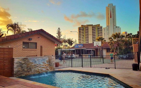 Maxmee Resort (formally Surfers Paradise Backpackers) - Accommodation Yamba 0