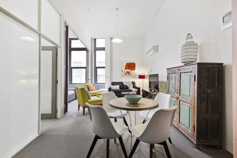Melbourne City Chic - Degraves Lane, Parking, Lift - Accommodation Yamba 1