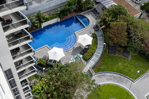 Meriton Suites Broadbeach - Accommodation Yamba 0