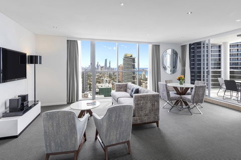 Meriton Suites Broadbeach - Accommodation Yamba 1