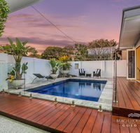 Miami Beachside Beach House - Accommodation Yamba