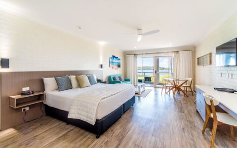 Moby Dick Waterfront Resort Motel - Accommodation Yamba 1