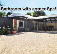 MODERN  LUXURIOUS WITH SPA BATH - Accommodation Yamba