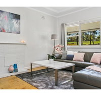 Modern Aus home on the edge of North Ryde Oval - Accommodation Yamba