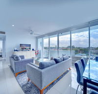 Modern Contemporary Southport Apartment - Accommodation Yamba