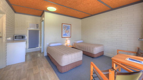 Motel Meneres - Accommodation Yamba 1