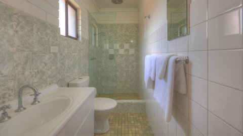 Motel Meneres - Accommodation Yamba 3